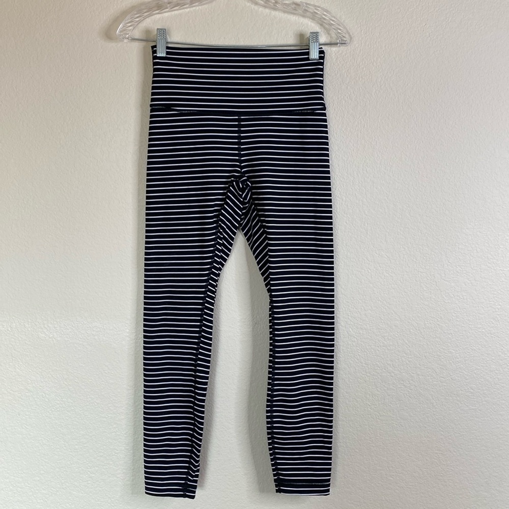 Lululemon Wunder Under parallel stripe leggings black white EUC Sz 6 six